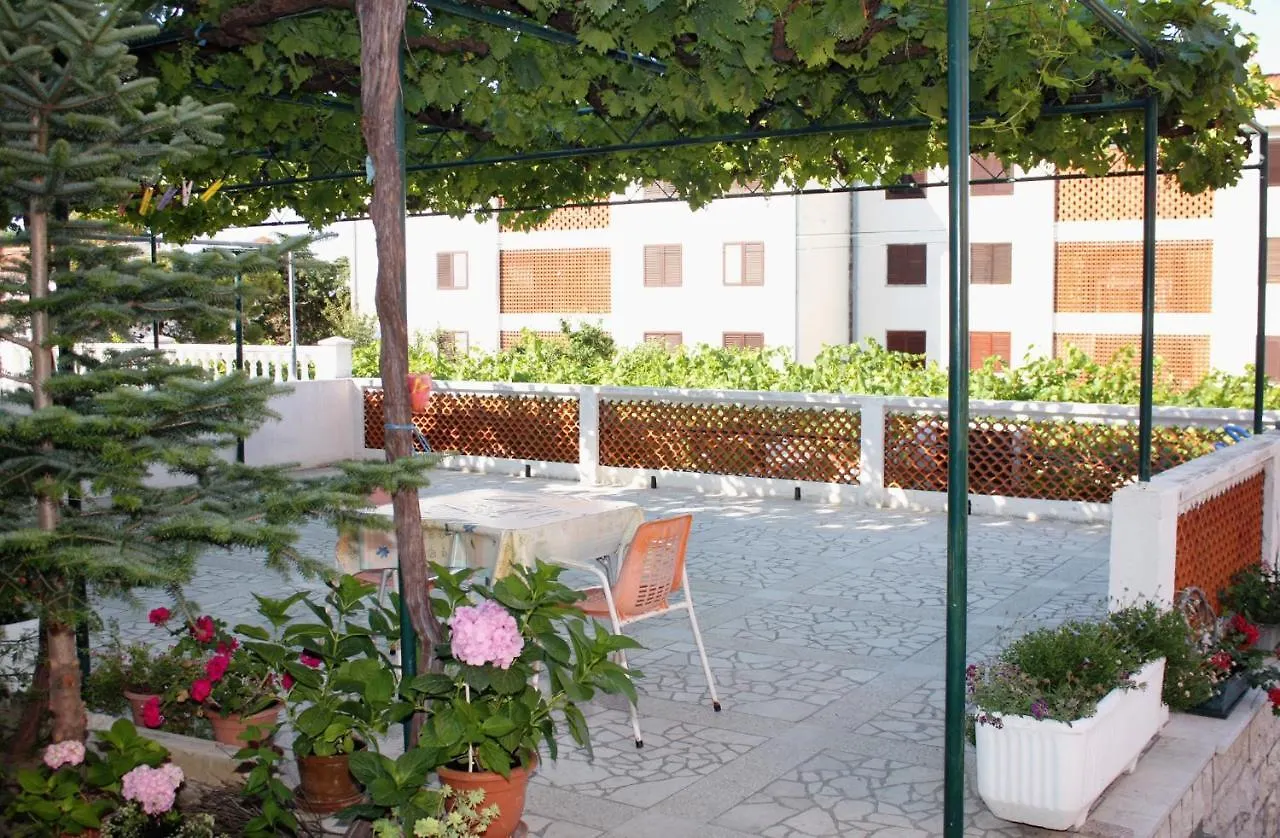 *** Guest house Double Room Palit 5061A Croatia