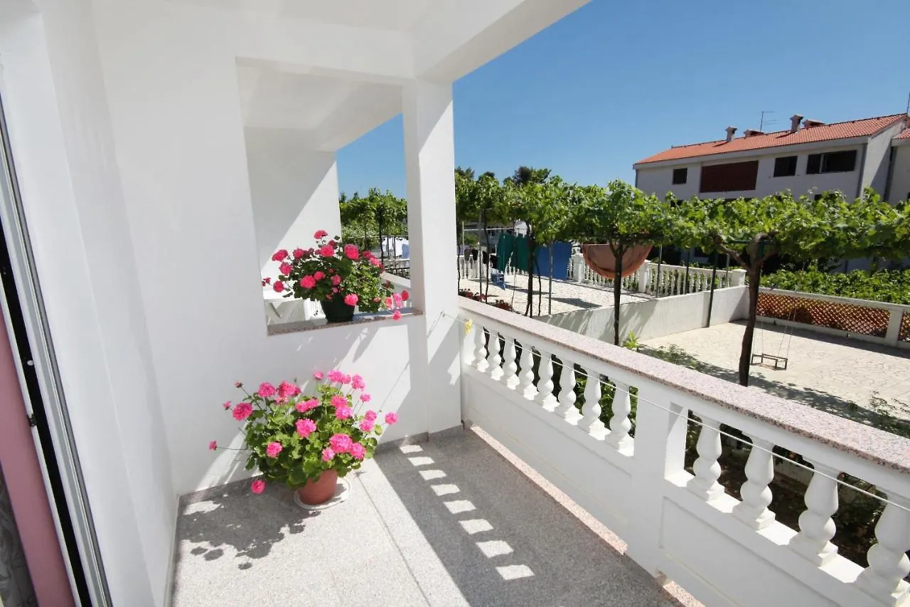 *** Guest house Double Room Palit 5061A Croatia